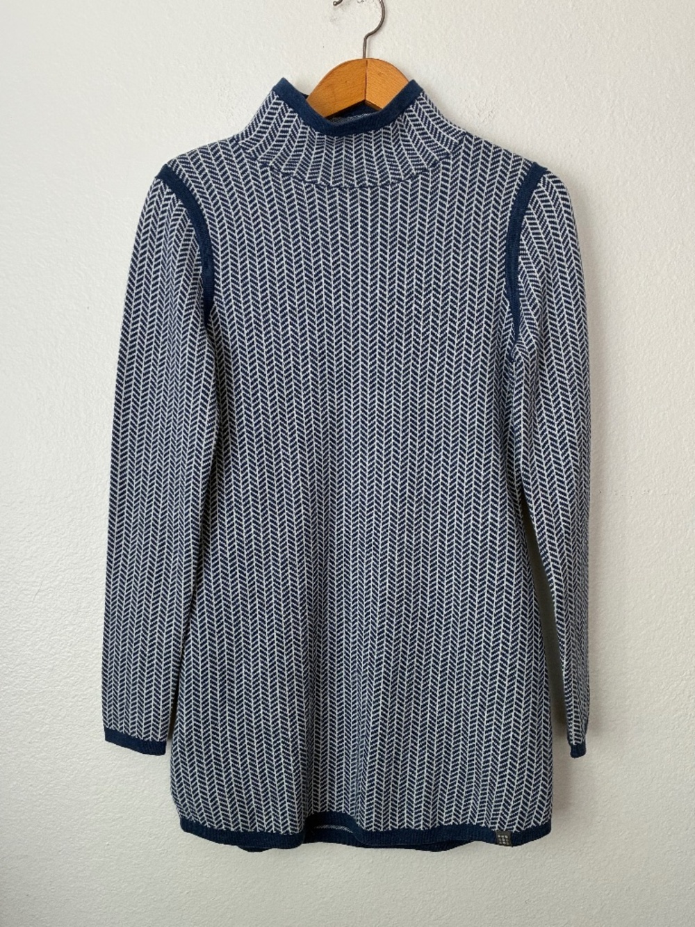 Title Nine Barra Tunic Sweater Small Extra Fine Merino Wool Blend Outdoors